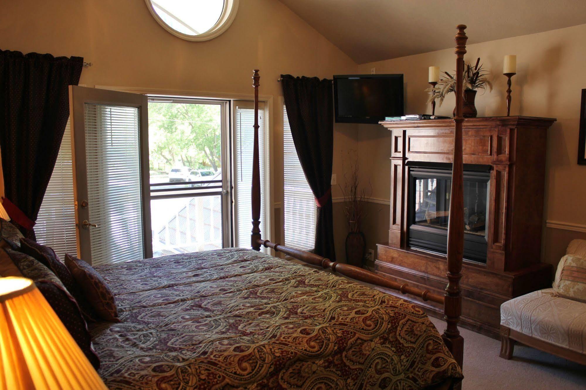 Black Bear Manor Bed & Breakfast Ouray Bagian luar foto